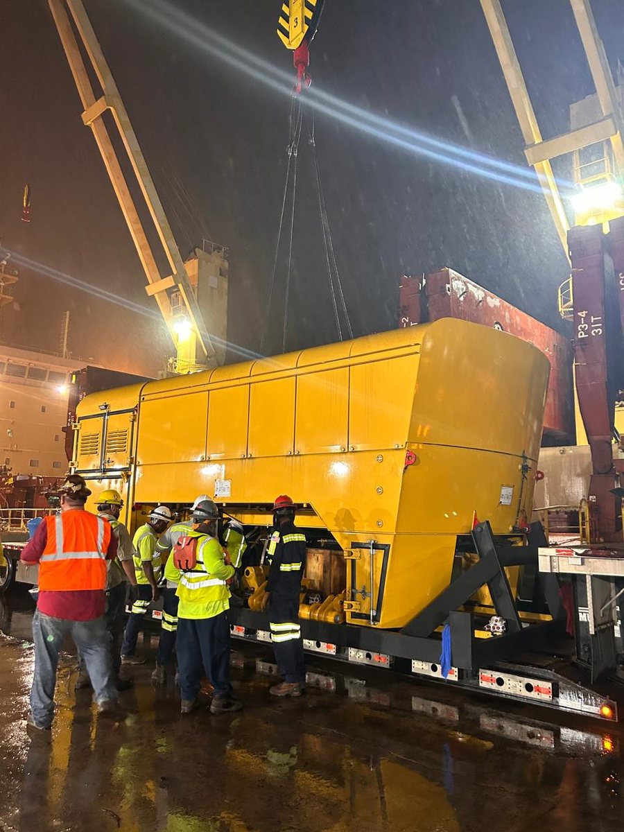 Crane lifting a heavy mining lube tank at port, DGL Logistics heavy and oversized freight