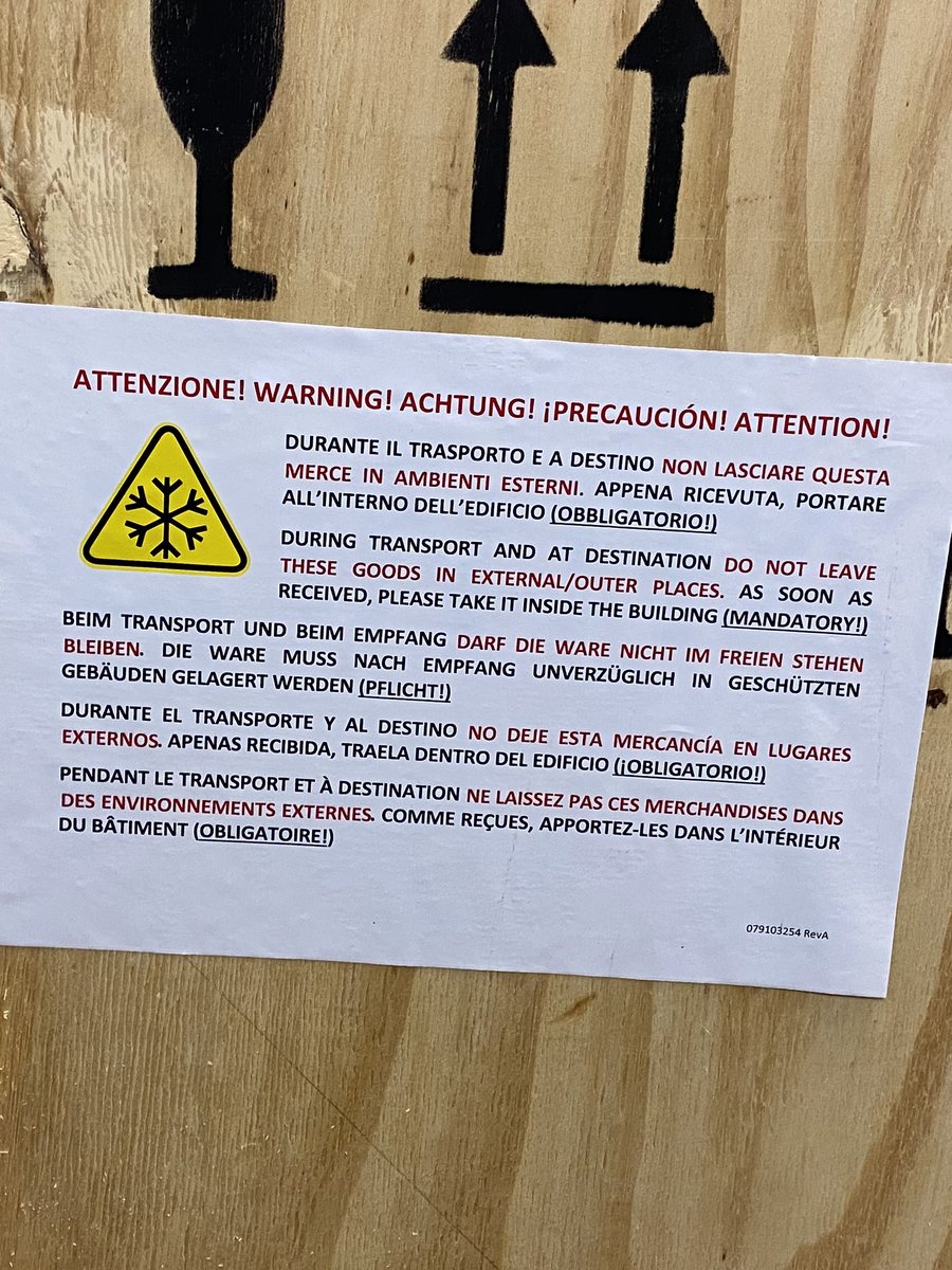 Multilingual handling and storage warning label on an export crate
